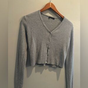Brandy Melville Light Gray Ribbed Sweater crop sleek minimalist button down